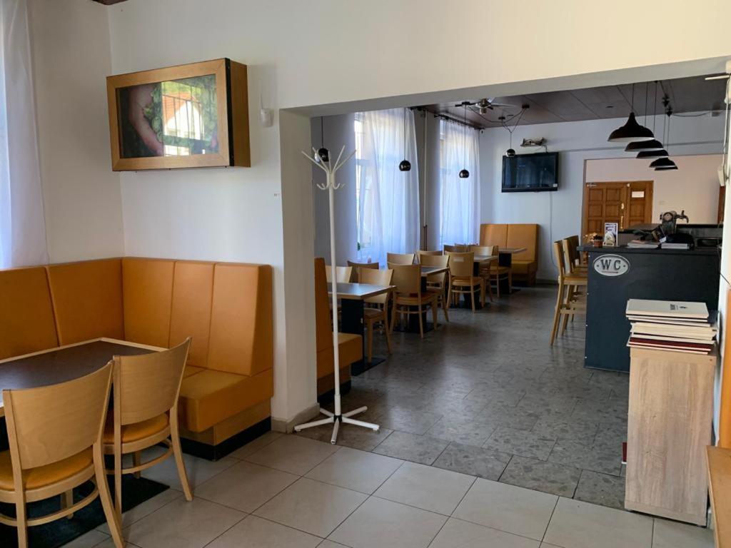 Pivovar Maly Janek - Restaurace, Penzion A Stany Jince Exterior foto